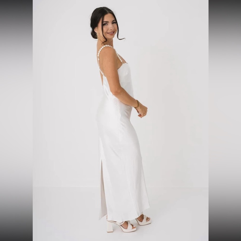 White dress with pearl straps - Picture 2 of 3